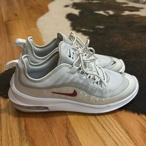 NWT Nike Air Max Axis Women’s Shoes